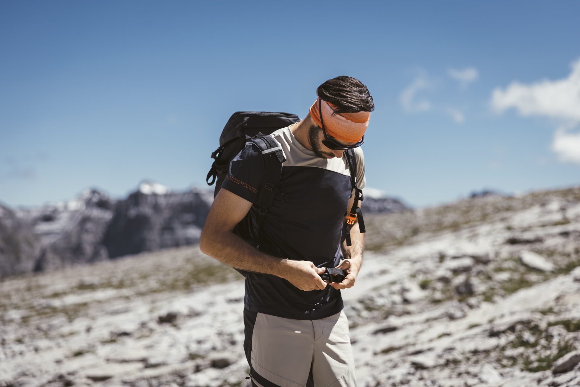 Trekking w upale: jak ubrać się w góry przy 20–30°C?